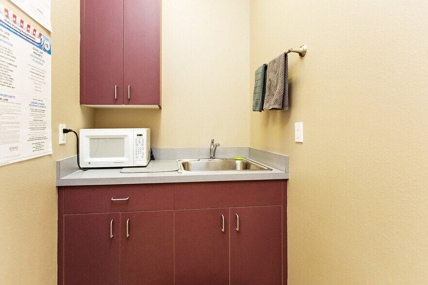 More Photos Of 1263 Bennett Ave, Burley Medical For Sale