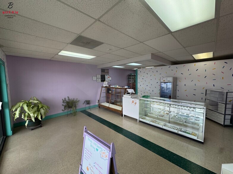 More Photos Of 204 -208 Cully Dr, Kerrville Office For Lease