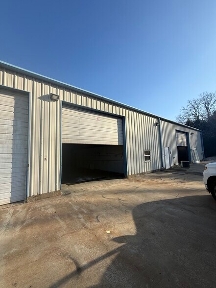 More Photos Of 3861 US-54, Linn Creek Industrial For Lease