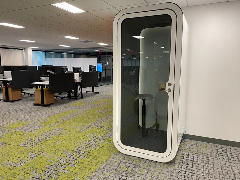 More Photos Of 1 Northeastern Blvd, Salem Office For Lease