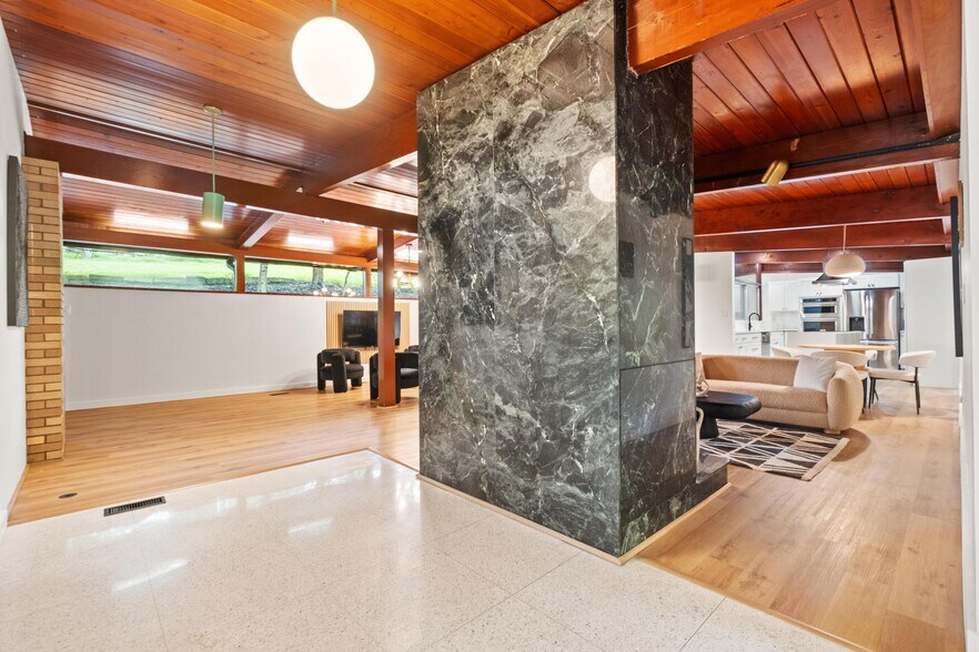 More Photos Of 176 Kingsview Dr, Weirton Showroom For Sale