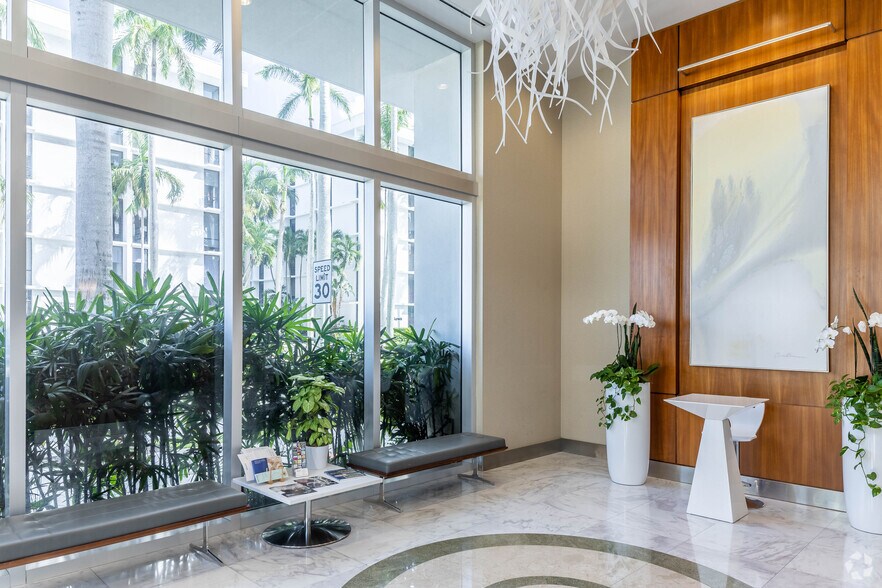 More Photos Of 250 Royal Palm Way, Palm Beach Office For Lease