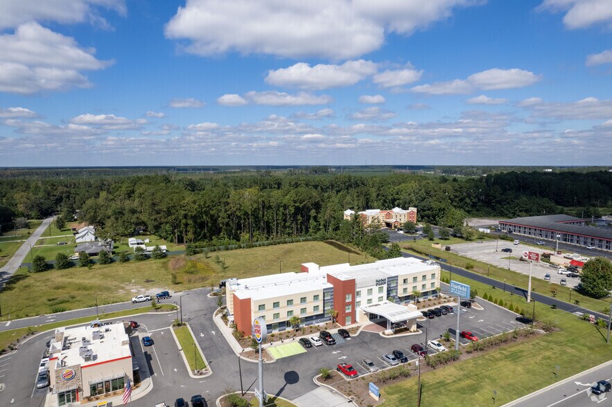More Photos Of 4620 US Highway 17, Richmond Hill Hotel For Sale