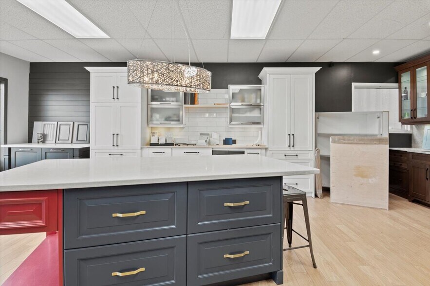 More Photos Of 48 Water St, Port Perry Storefront For Lease