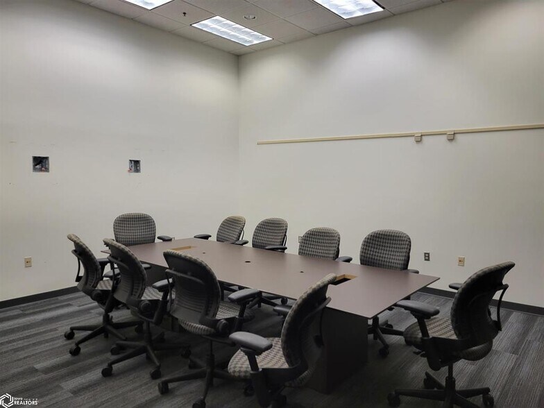 More Photos Of 127 E Main St, Ottumwa Medical For Lease