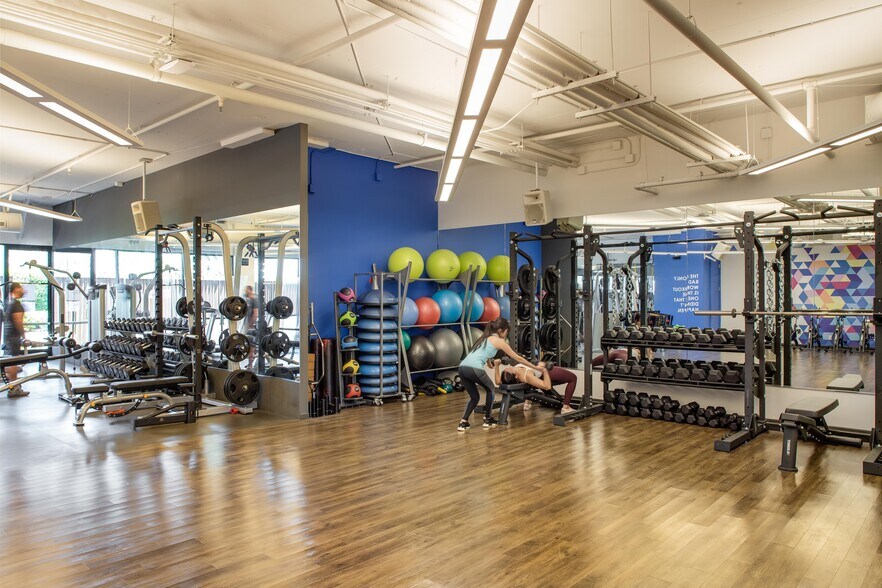 More Photos Of 3900 Kilroy Airport Way, Long Beach Unknown For Lease