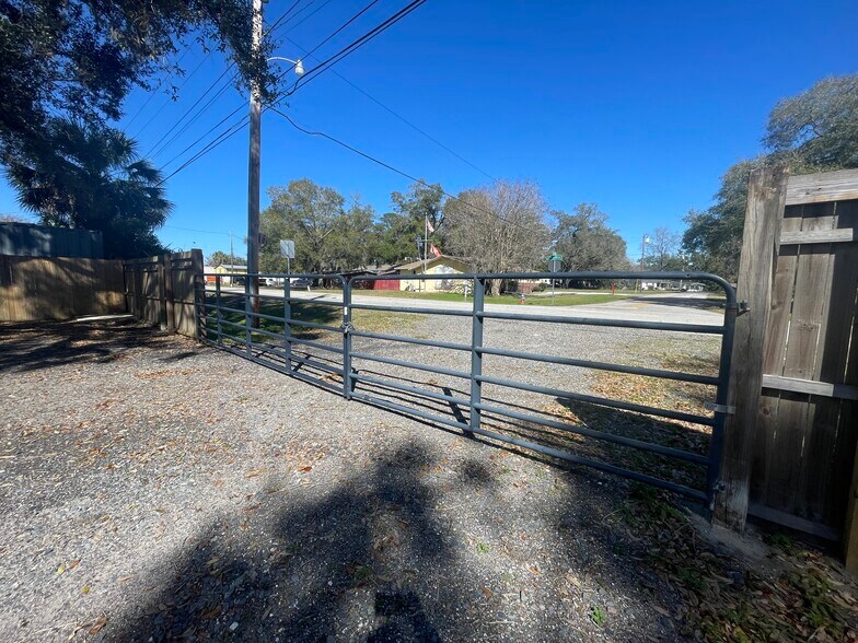 More Photos Of 2555 NW Pine Ave, Ocala Coworking Space