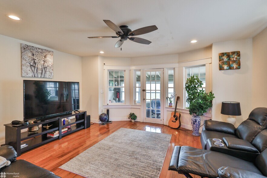 More Photos Of 2101 W Liberty St, Allentown Bar For Sale