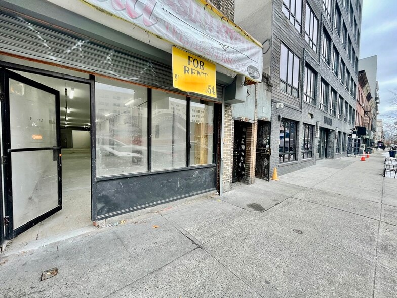 Primary Photo Of 882 DeKalb Ave, Brooklyn Restaurant For Lease