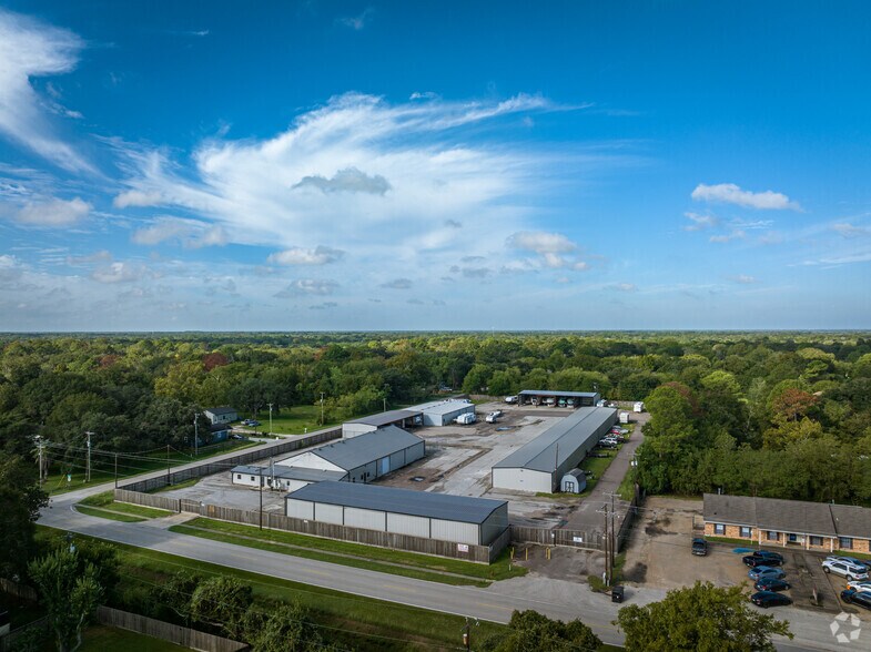 More Photos Of 1618 Callaway Dr, Alvin Warehouse For Lease