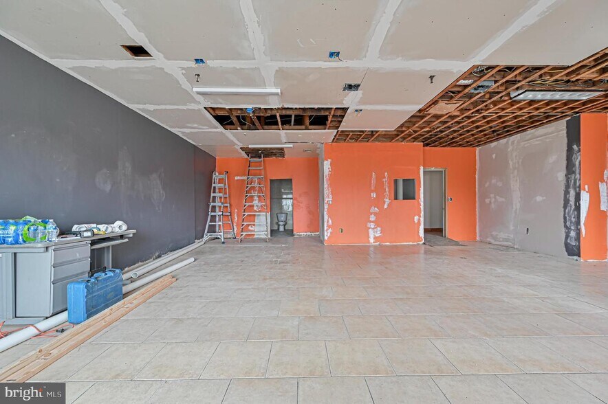 More Photos Of 13 N East Blvd, Vineland Flex For Sale