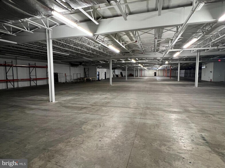 More Photos Of 301 SE 4th St, Milford Light Manufacturing For Lease