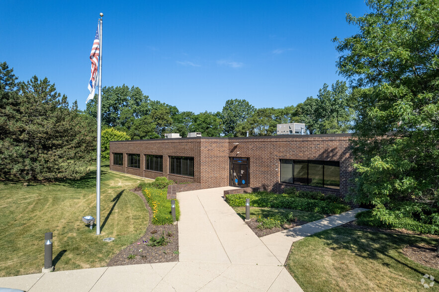 Primary Photo Of 845 E Geneva Rd, Carol Stream Office For Sale