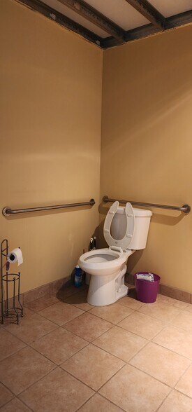 More Photos Of 7110 McGinnis Ferry Rd, Suwanee Service Station For Lease