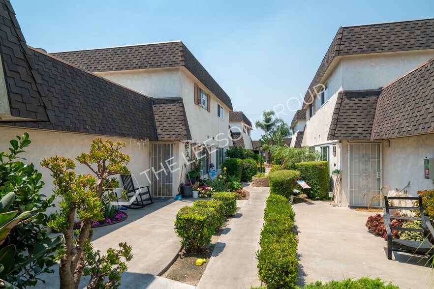 More Photos Of 927 S Webster Ave, Anaheim Apartments For Sale