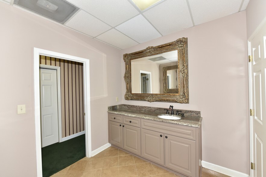 More Photos Of 3120 Medlock Bridge Rd, Peachtree Corners Light Distribution For Lease