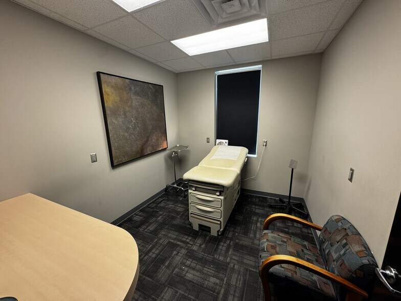 More Photos Of 5790 N 33rd Cir, Lincoln Office For Sale