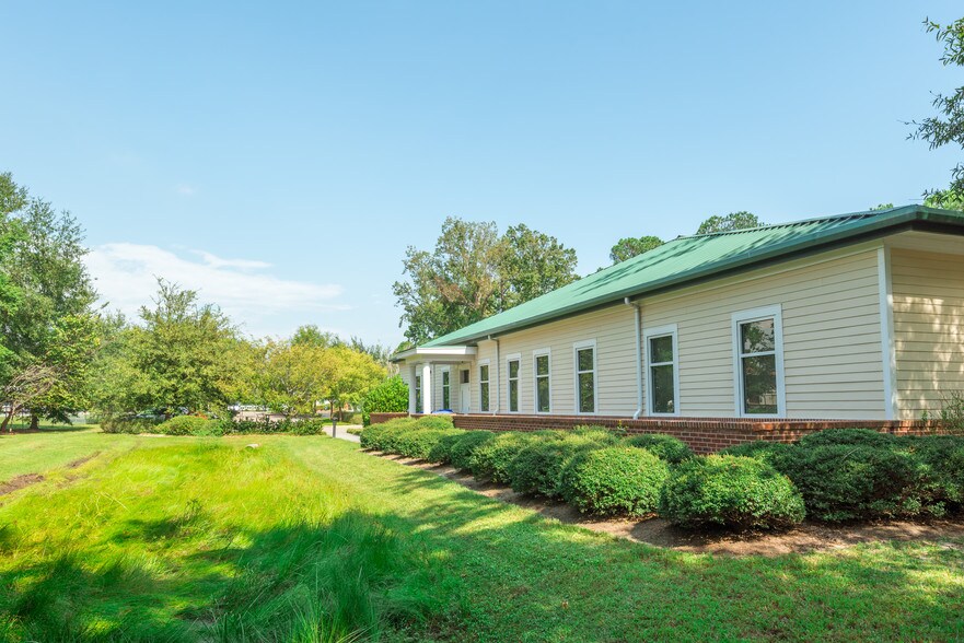 More Photos Of 897 Von Kolnitz Rd, Mount Pleasant Medical For Lease