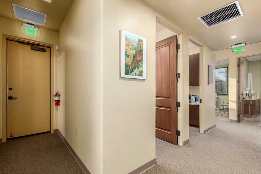 More Photos Of 261 W Duval Rd, Green Valley Medical For Sale