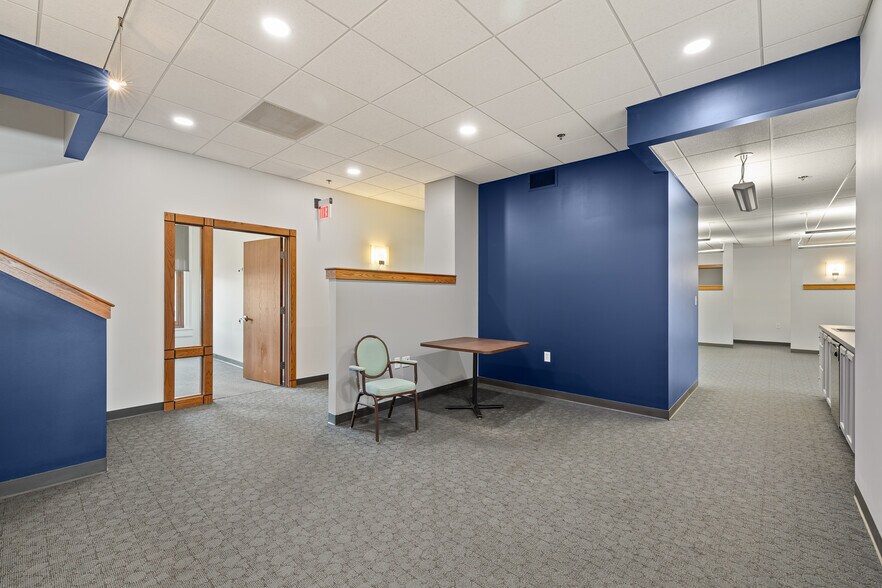 More Photos Of 40 W 4th St, Mansfield Storefront Retail Office For Lease