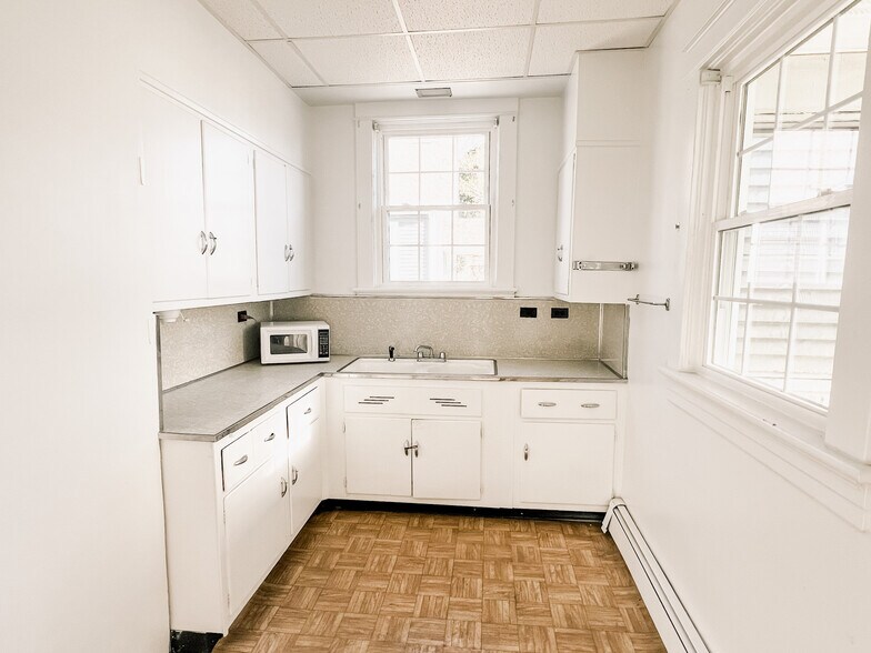 More Photos Of 2414 Memorial Ave, Lynchburg Office For Lease