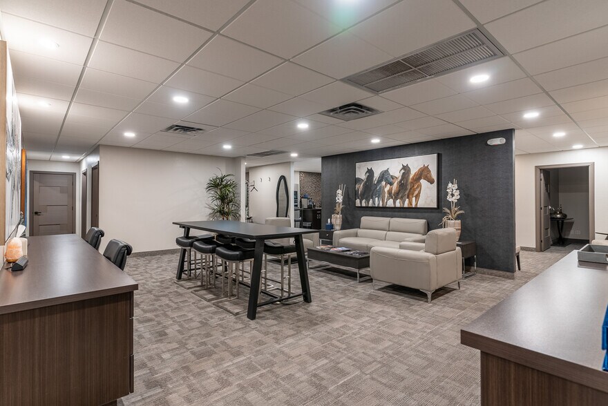 More Photos Of 810 S Casino Center Blvd, Las Vegas Office For Lease