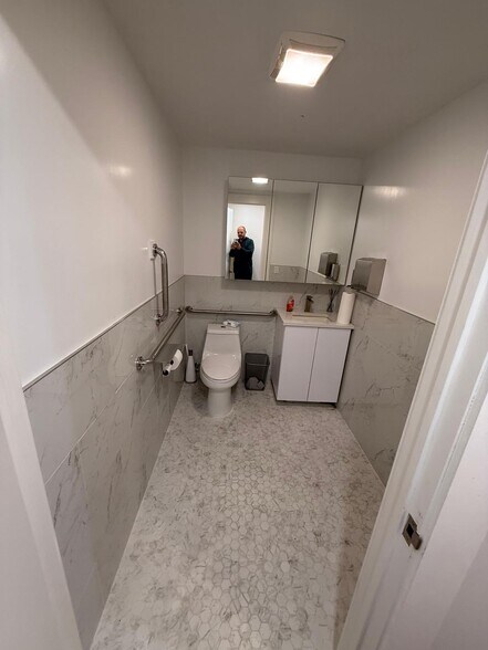 More Photos Of 23-21 Broadway, Fair Lawn Storefront Retail Office For Lease