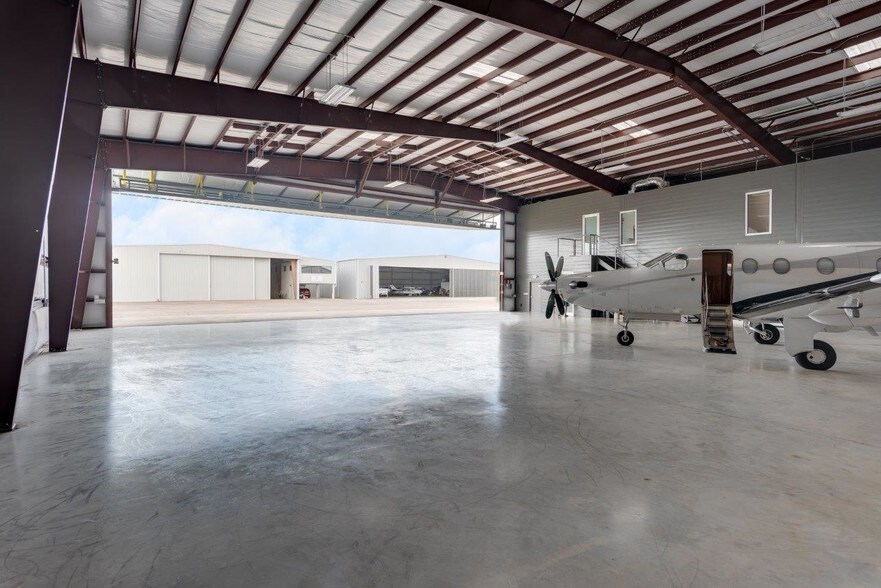 More Photos Of 18000 Groeschke Rd, Houston Airplane Hangar For Sale