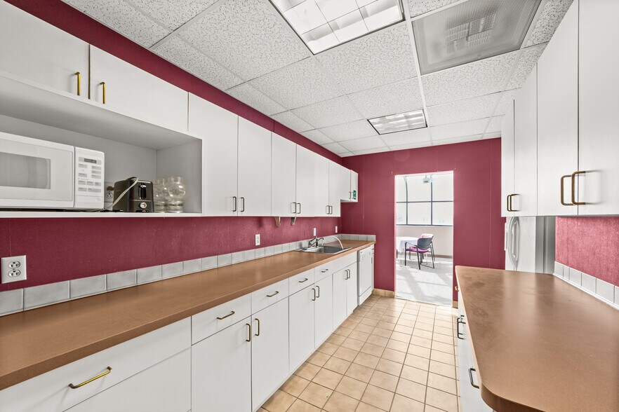 More Photos Of 23330 Commerce Park, Beachwood Office For Sale