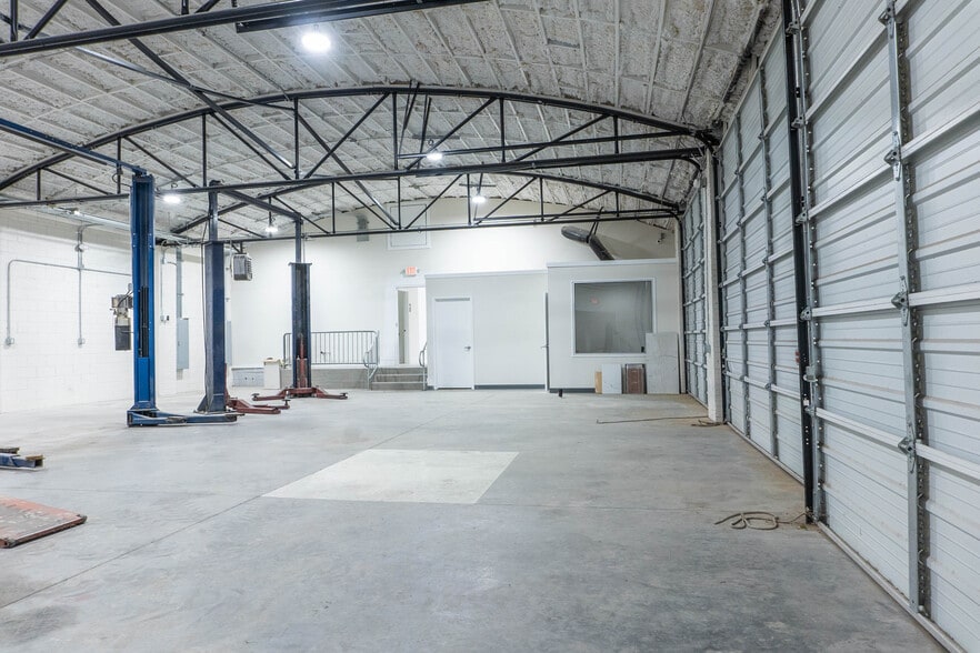 More Photos Of 122 Atando Ave, Charlotte Service For Lease