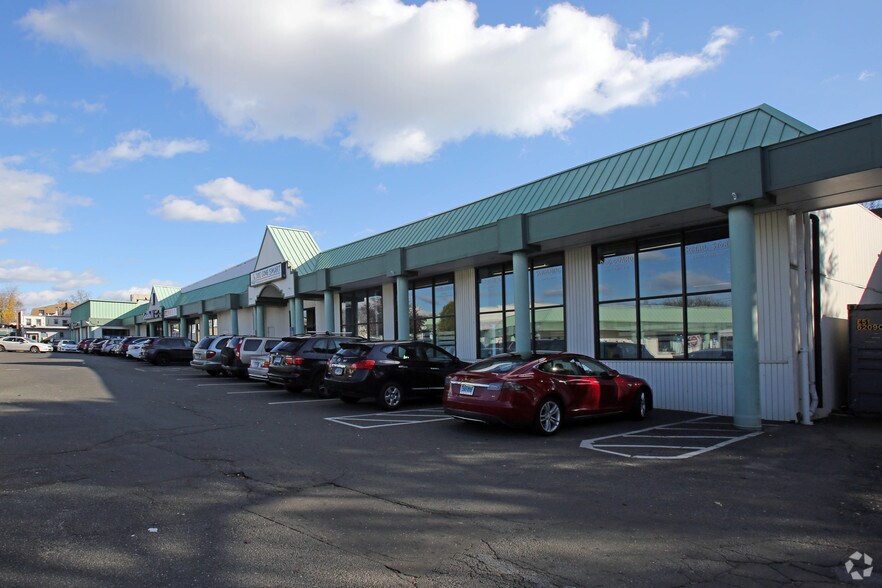 More Photos Of 15 Cross St, Norwalk Unknown For Lease