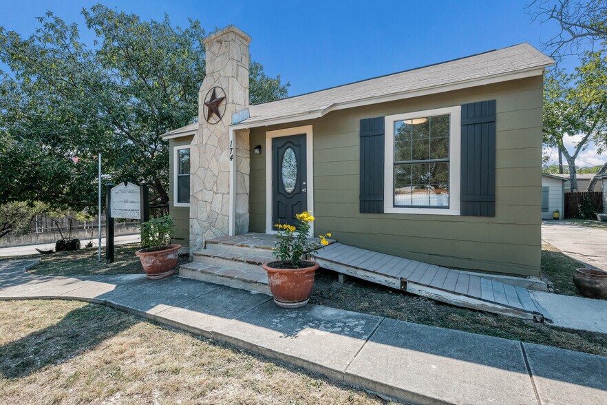 More Photos Of 174 Sherwood Dr, San Antonio Office Residential For Lease