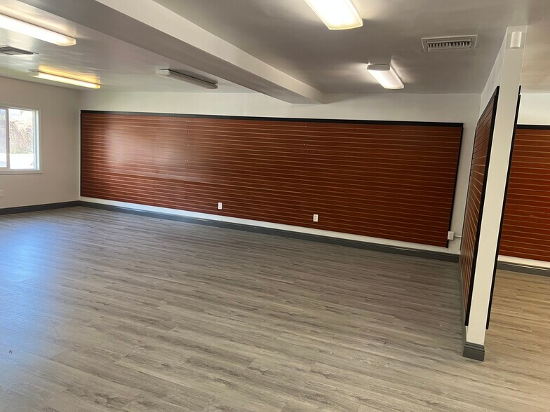 More Photos Of 325-333 N Old Newport Blvd, Newport Beach Restaurant For Lease
