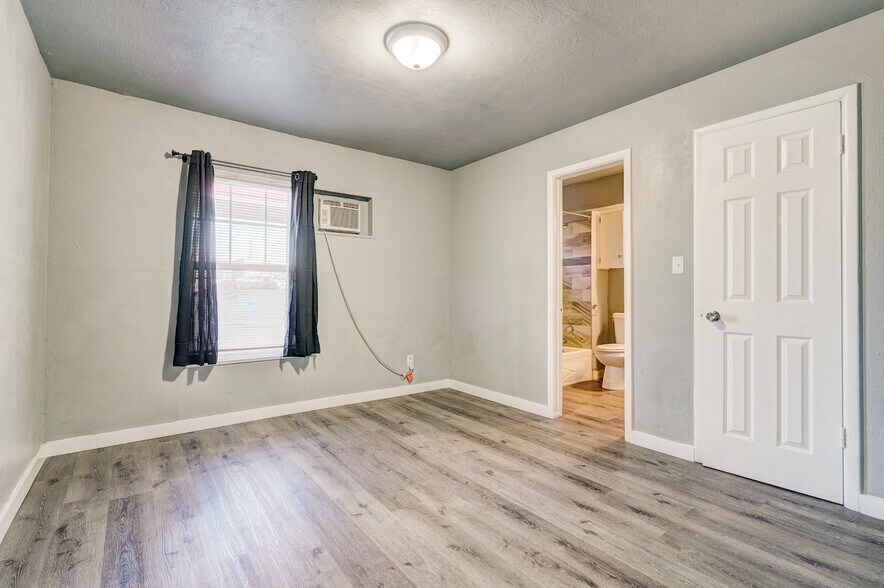 More Photos Of 2108 SW 51st St, Oklahoma City Apartments For Sale