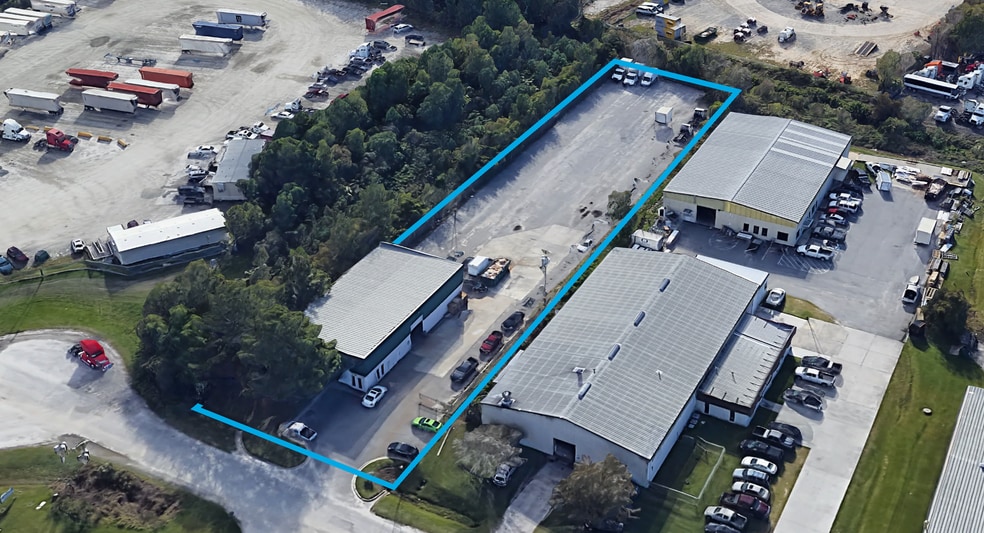 Primary Photo Of 9 Aviation Ct, Garden City Warehouse For Lease