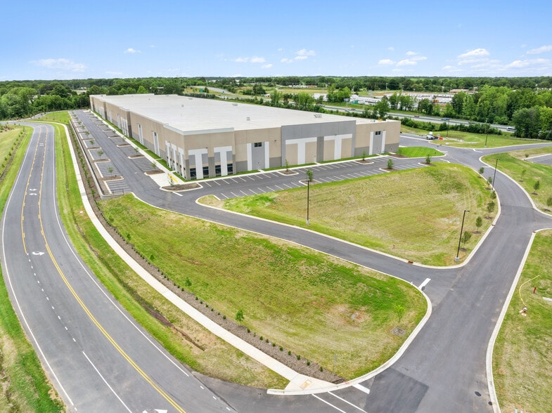 More Photos Of 1605 Piedmont Commerce Dr, Kernersville Warehouse For Lease