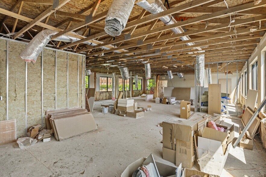 More Photos Of 160 Prosperous Pl, Lexington Medical For Sale