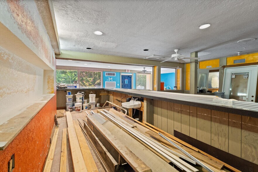 More Photos Of 6024 Cortez Blvd, Weeki Wachee General Retail For Sale