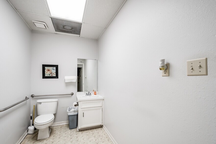 More Photos Of 1617 W Church St, Livingston General Retail For Sale