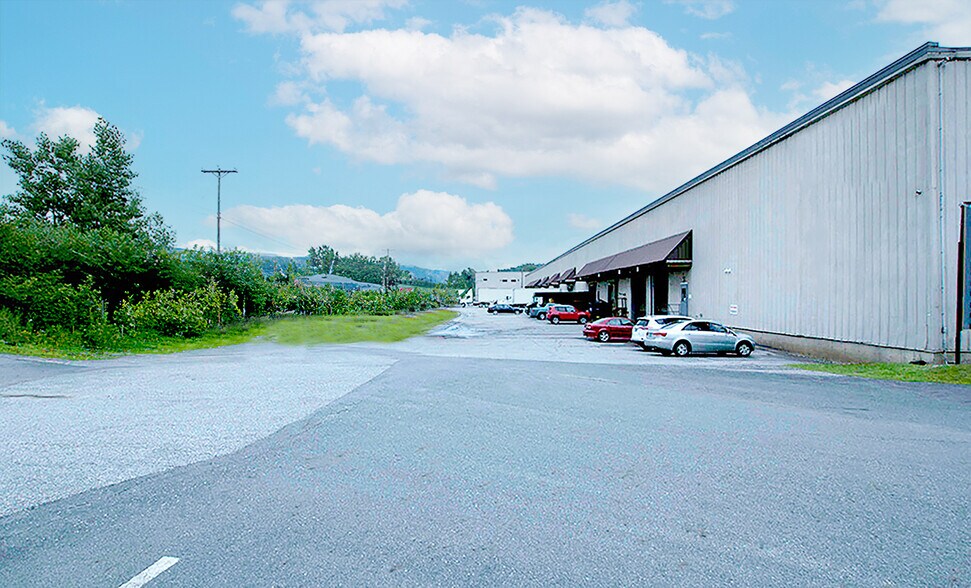 More Photos Of 425 Washington St, Claremont Warehouse For Lease