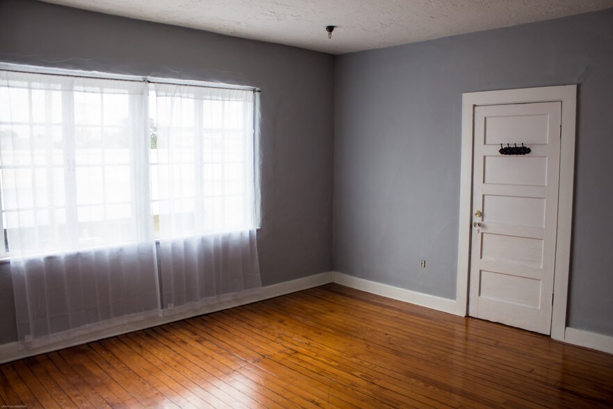 More Photos Of 2018 Melbourne Ct, Melbourne Office For Sale