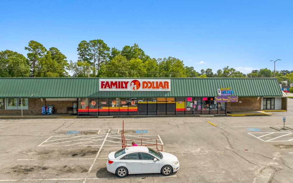 More Photos Of 208 E Mcintyre St, Mullins Supermarket For Sale