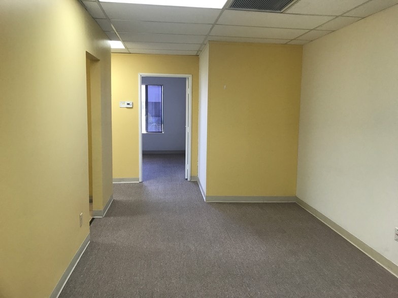 More Photos Of 7670 Opportunity Rd, San Diego Office For Lease