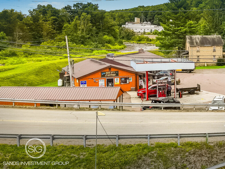 Primary Photo Of 1211 Bridge St, Rockwood Convenience Store For Sale