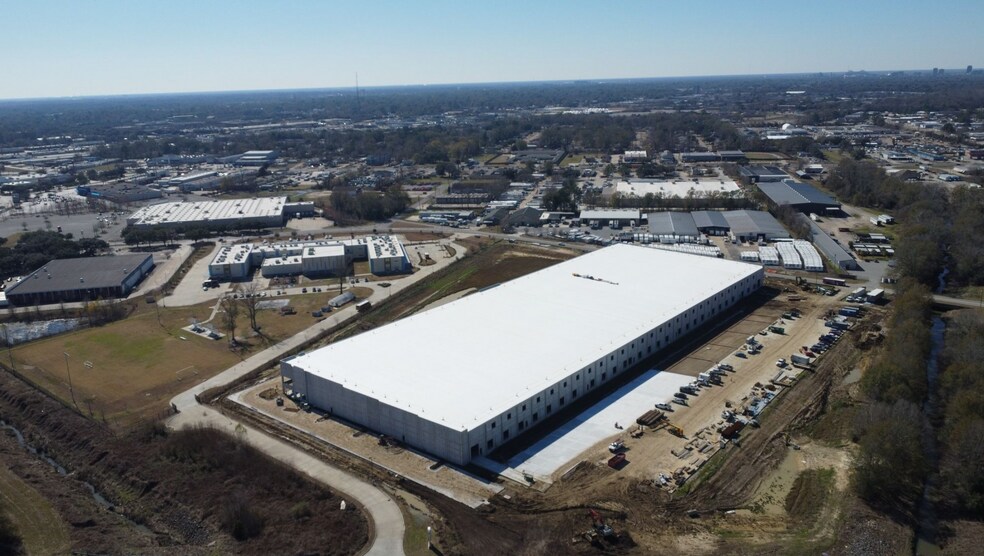 More Photos Of 8800 Tom Dr, Baton Rouge Distribution For Lease