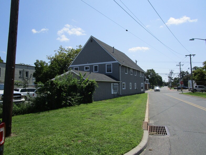 More Photos Of 417 Main St, Islip Office Residential For Lease