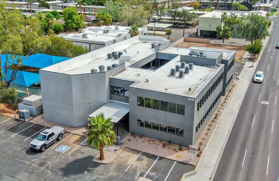 More Photos Of 1212 W Camelback Rd, Phoenix Medical For Lease