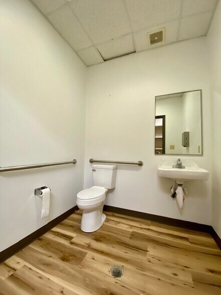 More Photos Of 4120 Metro Dr, Shreveport Warehouse For Lease