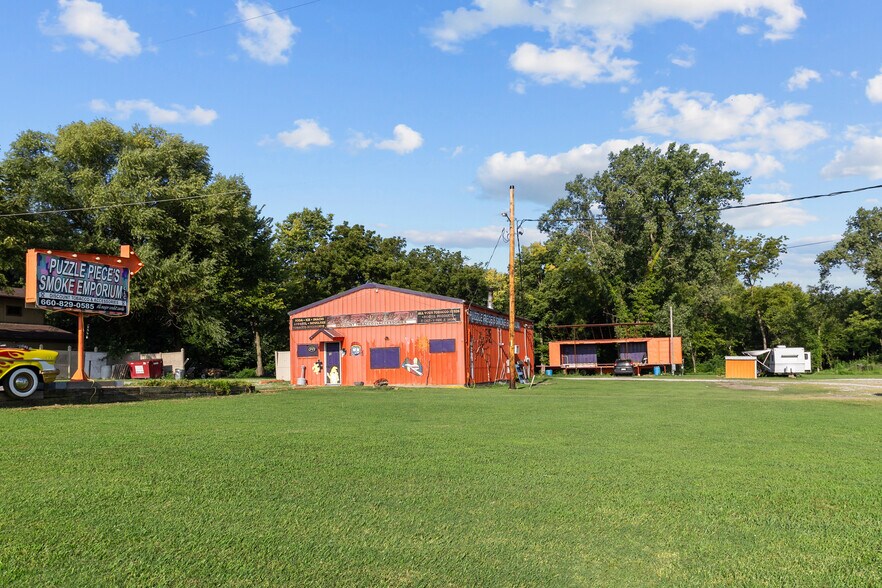 More Photos Of 1420 Highway M, Sedalia Service Station For Sale
