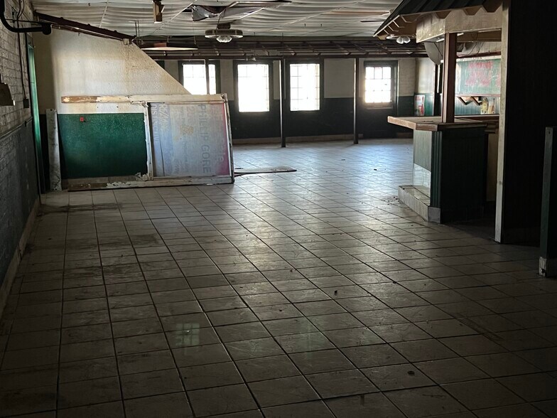 More Photos Of 7904 Memorial Pky SW, Huntsville Bar For Sale